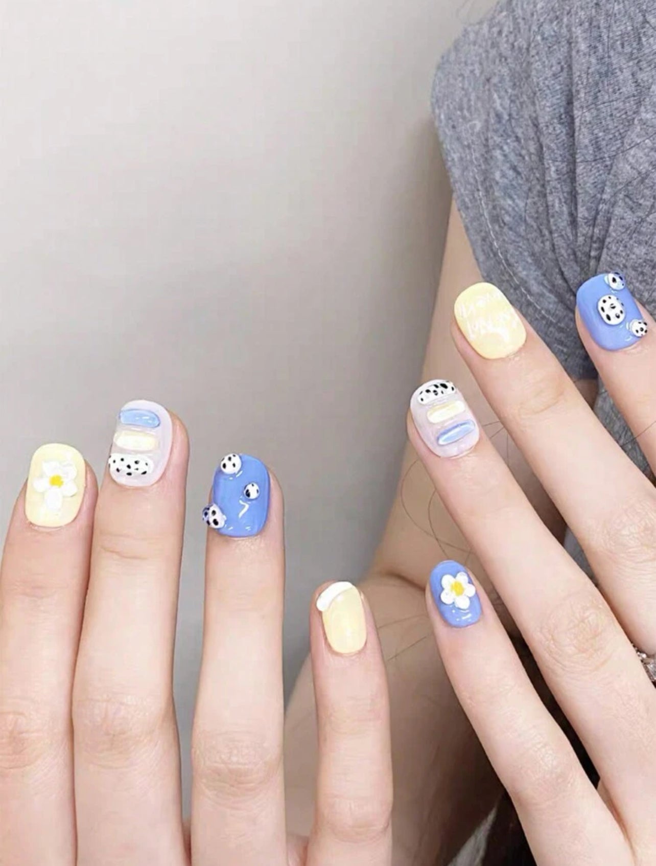 Cute Flower🌼- Press on nails (10Pcs, Short Square)