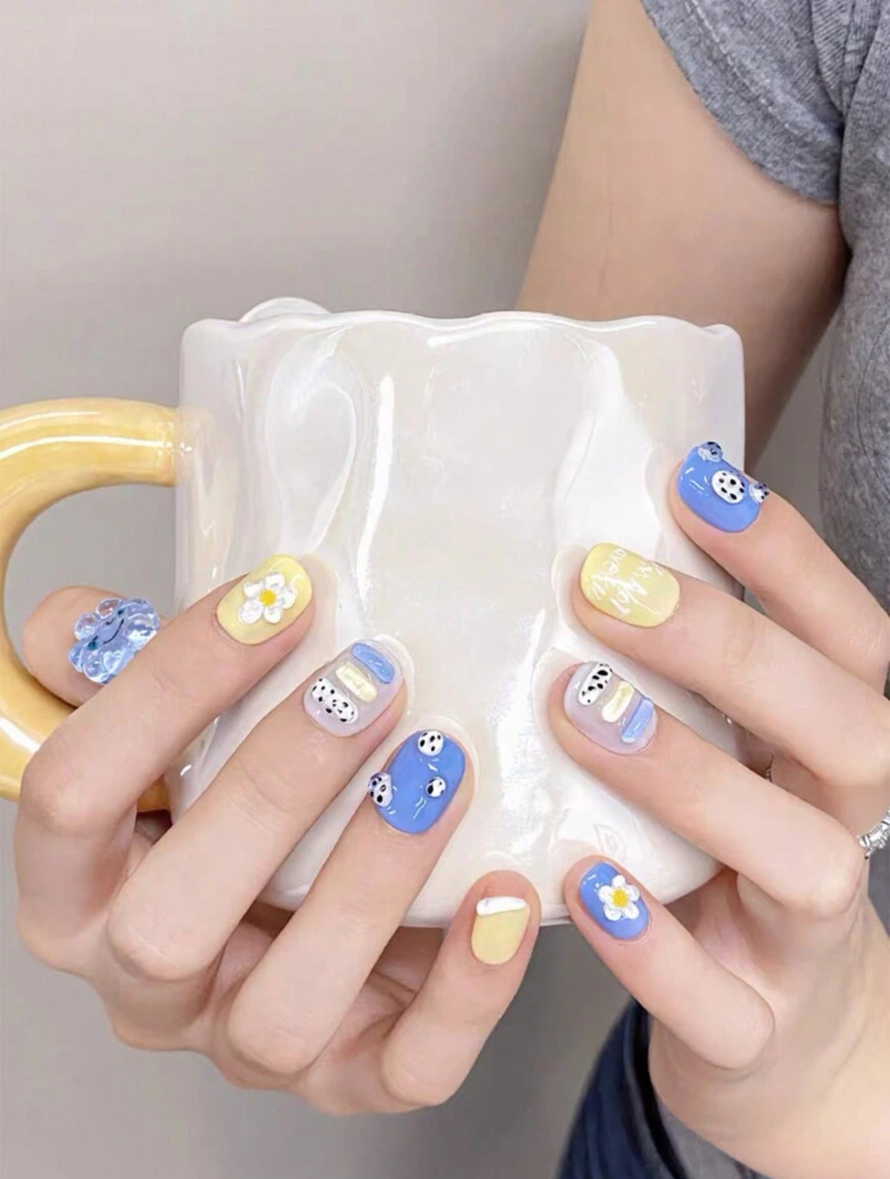 Cute Flower🌼- Press on nails (10Pcs, Short Square)