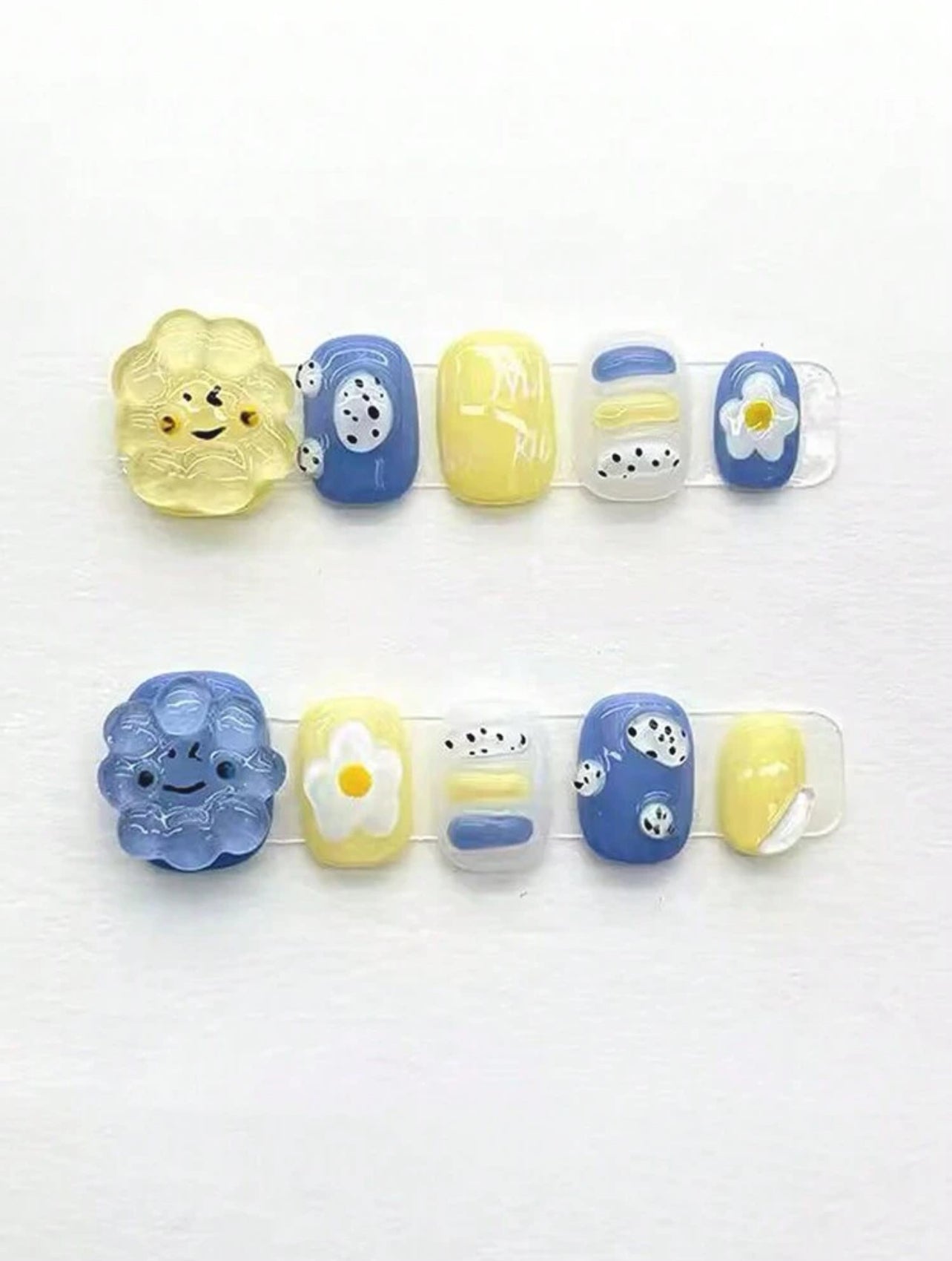 Cute Flower🌼- Press on nails (10Pcs, Short Square)