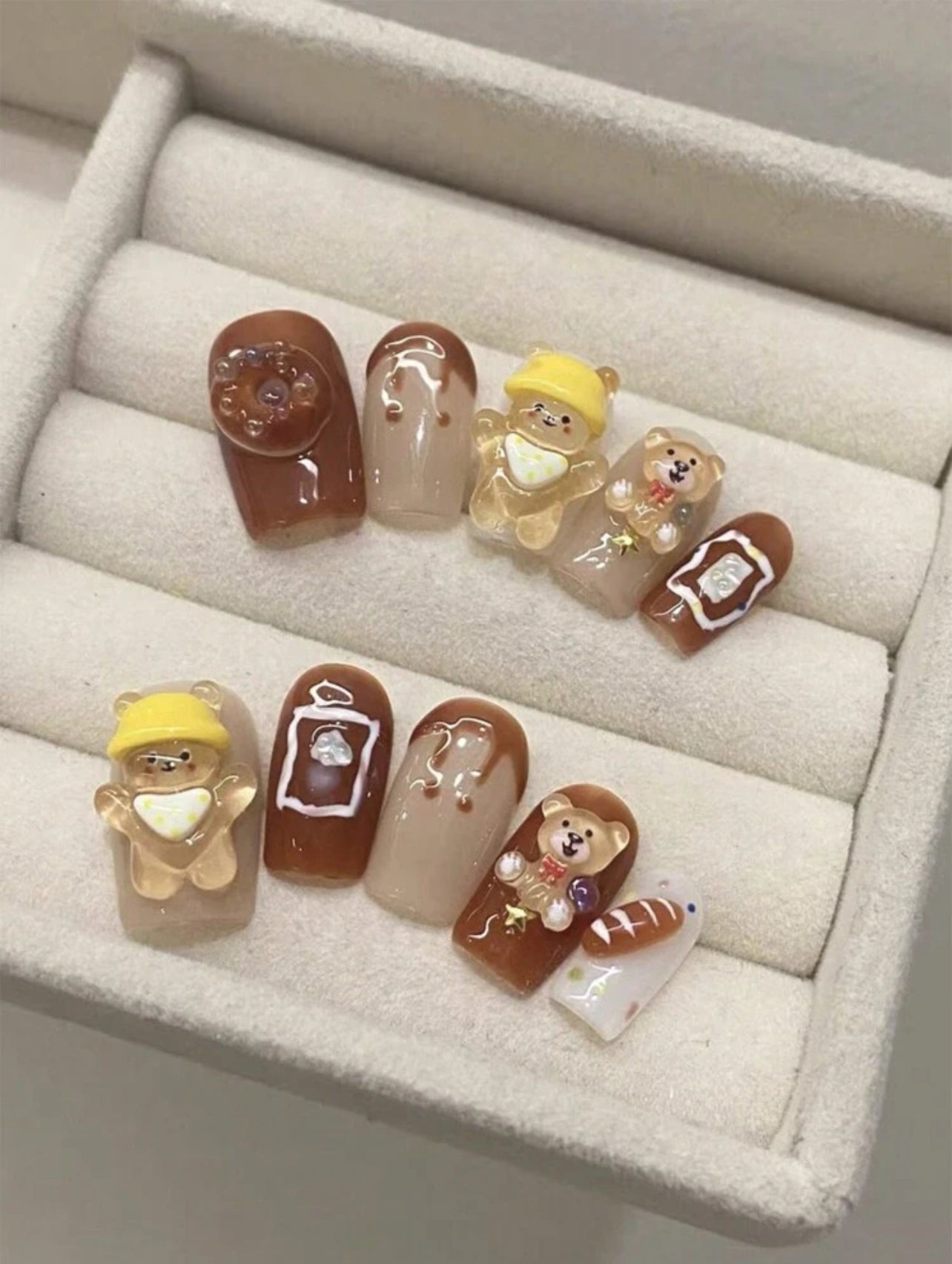 Cute Bears 🐻- Press on nails (10Pcs, Short Square)